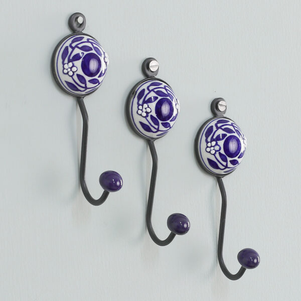 Set of 3 Hand-Painted Ceramic Floral and Leaf Coat Hooks, 'Blue Appeal' Set of 3 Hand-Painted Ceramic Floral and Leaf Coat Hooks, 'Blue Appeal'